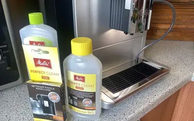 Krups anticalc kit F054 jak używać? Zestaw Melitta Perfect Clean do czyszczenia ekspresu.