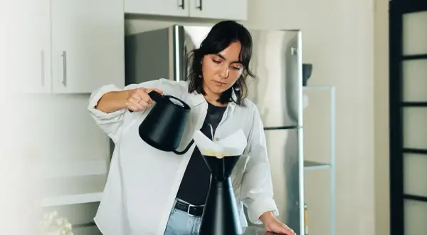 Jaka woda do kawy? Odkryj, jak wpływa na smak i aromat