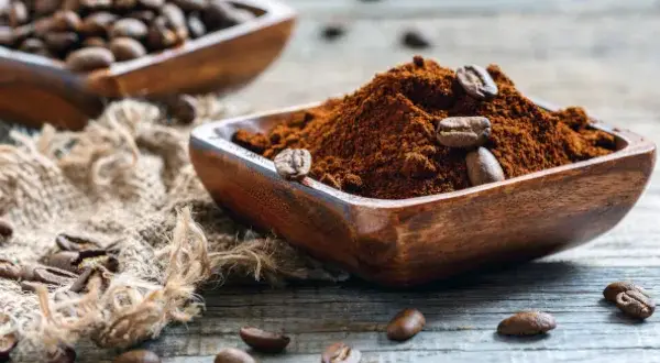 Jak długo parzyć kawę, by uniknąć gorzkiego smaku i cieszyć się aromatem?